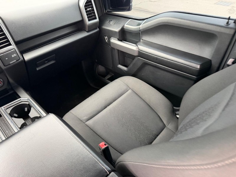 Ford F-150 Vehicle Full-screen Gallery Image 15