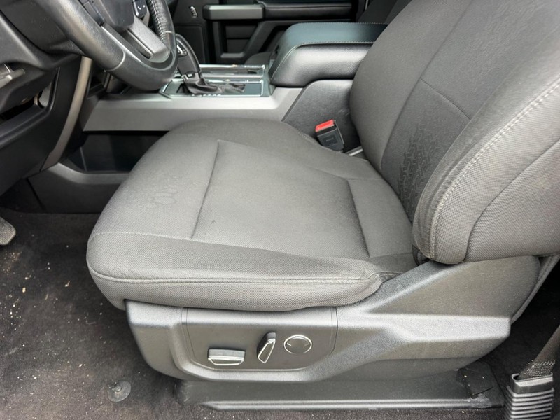 Ford F-150 Vehicle Full-screen Gallery Image 17