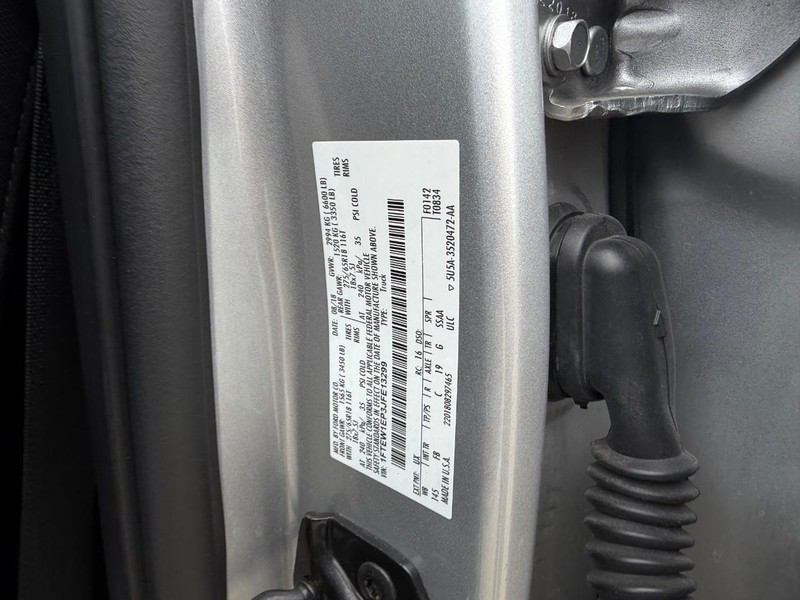 Ford F-150 Vehicle Full-screen Gallery Image 20