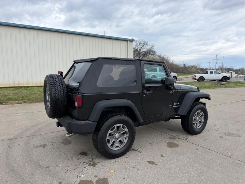 Jeep Wrangler Vehicle Full-screen Gallery Image 3