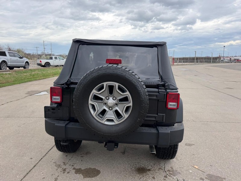 Jeep Wrangler Vehicle Full-screen Gallery Image 4