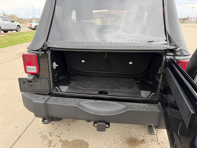 Jeep Wrangler Vehicle Full-screen Gallery Image 5