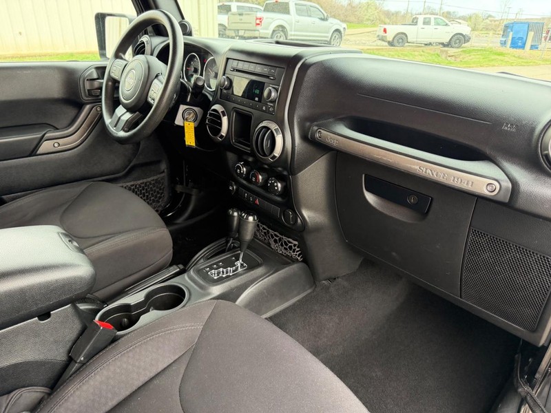 Jeep Wrangler Vehicle Full-screen Gallery Image 8