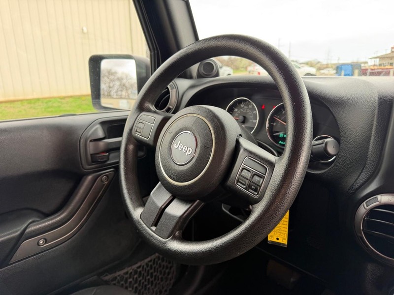 Jeep Wrangler Vehicle Full-screen Gallery Image 9