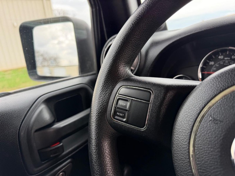 Jeep Wrangler Vehicle Full-screen Gallery Image 10