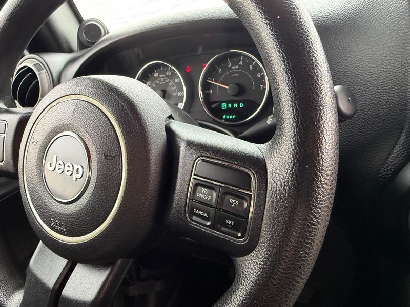 Jeep Wrangler Vehicle Full-screen Gallery Image 11