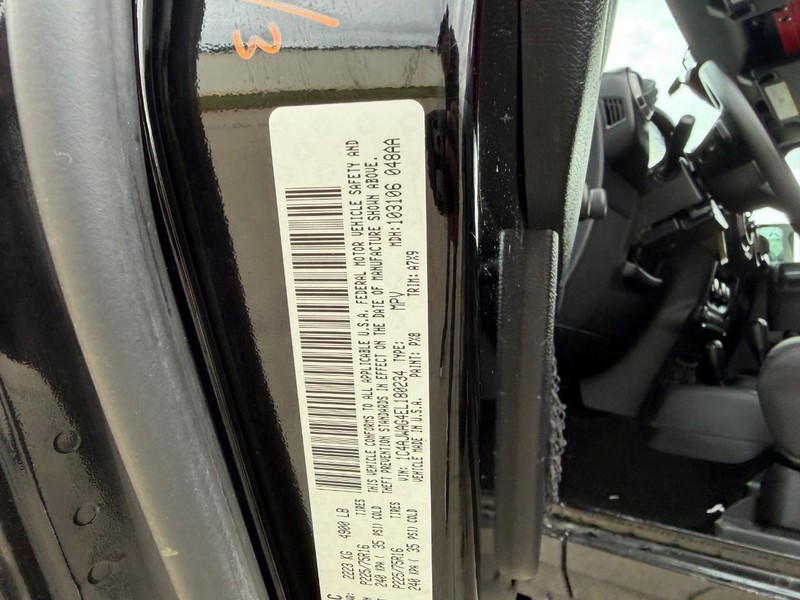 Jeep Wrangler Vehicle Full-screen Gallery Image 19