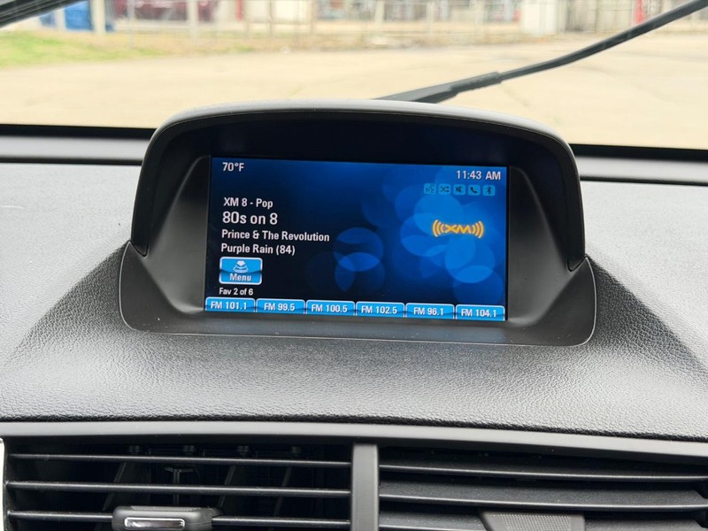 Buick Encore Vehicle Full-screen Gallery Image 12