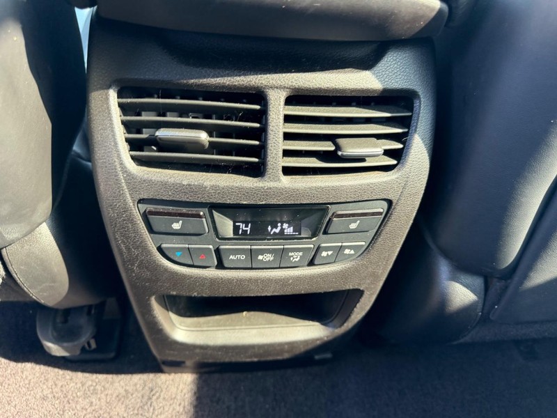 Acura MDX Vehicle Full-screen Gallery Image 7