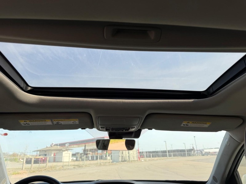 Acura MDX Vehicle Full-screen Gallery Image 8