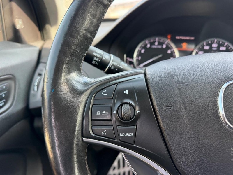 Acura MDX Vehicle Full-screen Gallery Image 11