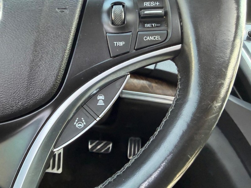 Acura MDX Vehicle Full-screen Gallery Image 13