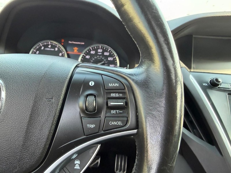 Acura MDX Vehicle Full-screen Gallery Image 14