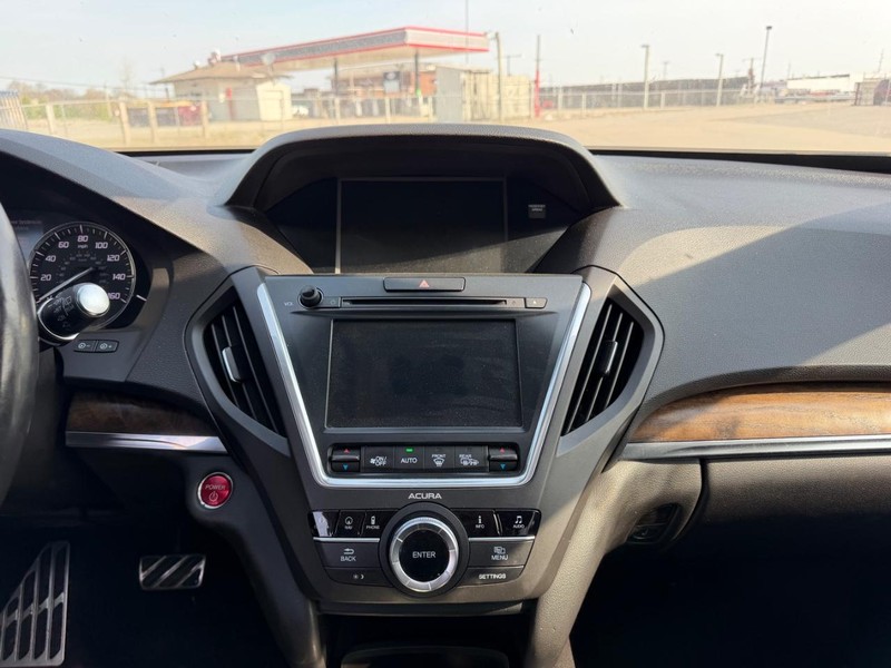Acura MDX Vehicle Full-screen Gallery Image 15