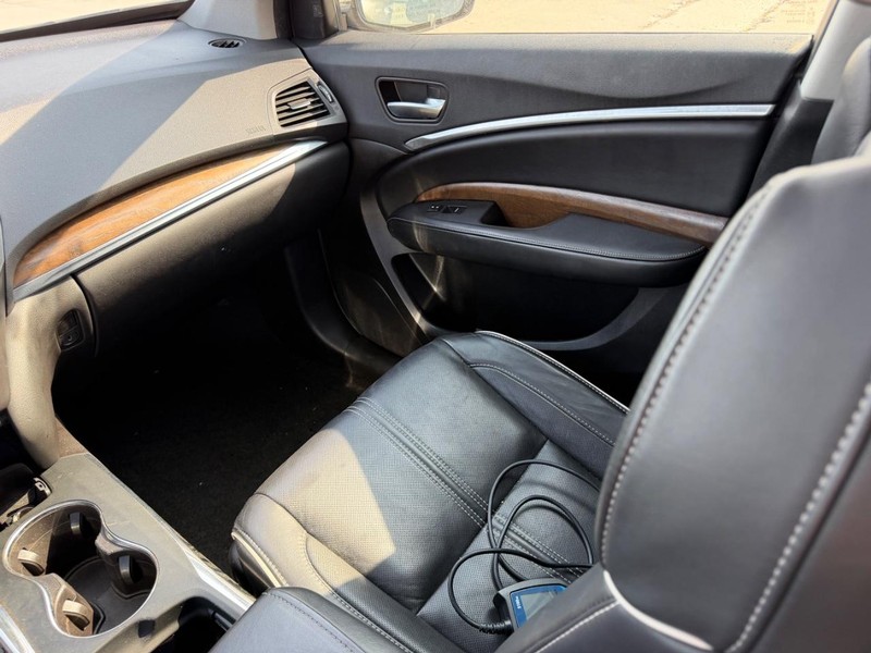 Acura MDX Vehicle Full-screen Gallery Image 18