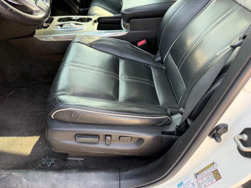 Acura MDX Vehicle Full-screen Gallery Image 21