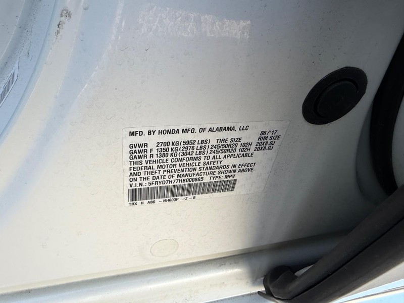 Acura MDX Vehicle Full-screen Gallery Image 23