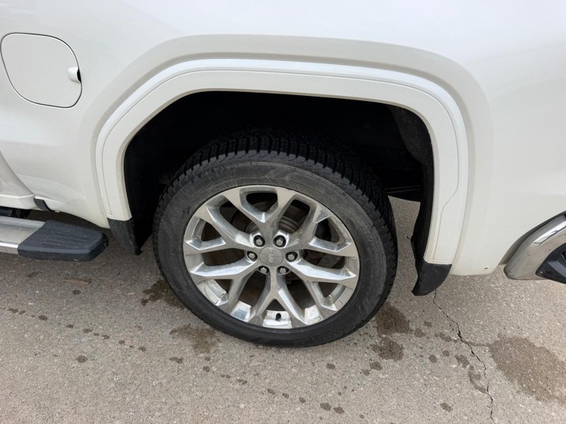 GMC Sierra 1500 Vehicle Full-screen Gallery Image 6