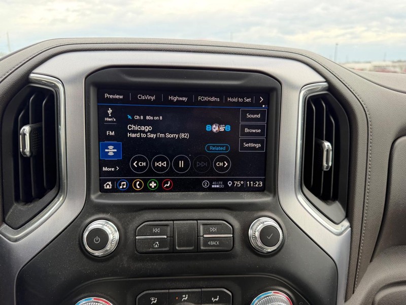 GMC Sierra 1500 Vehicle Full-screen Gallery Image 13