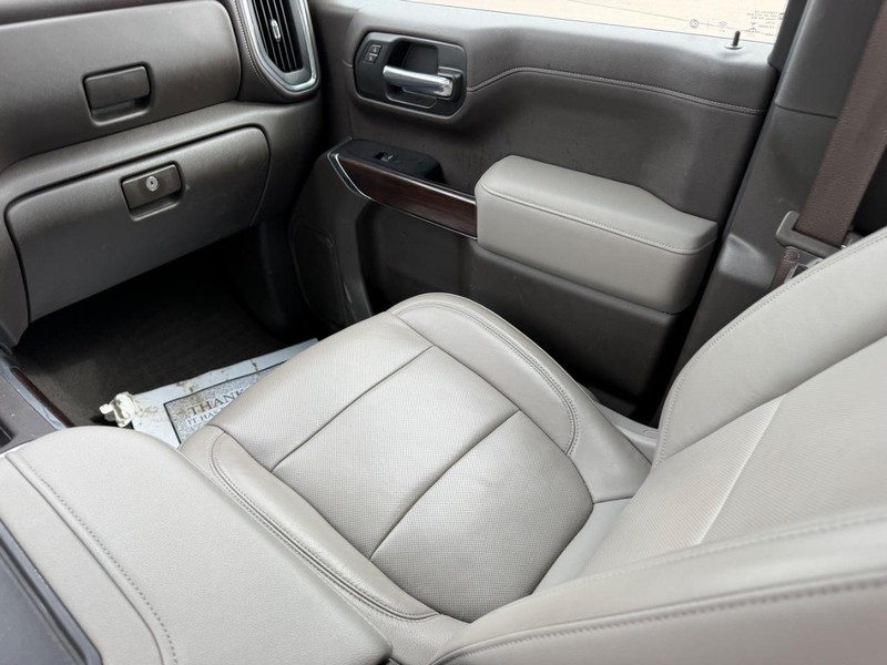 GMC Sierra 1500 Vehicle Full-screen Gallery Image 15