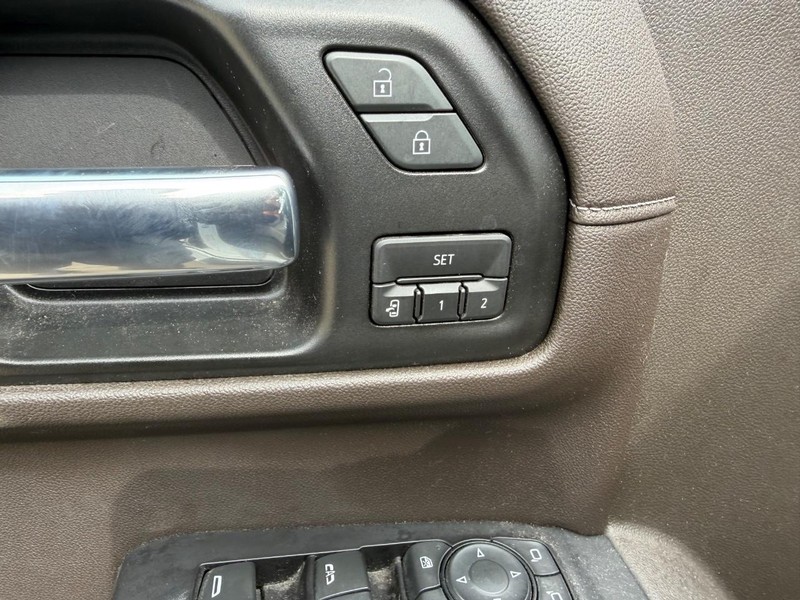 GMC Sierra 1500 Vehicle Full-screen Gallery Image 17