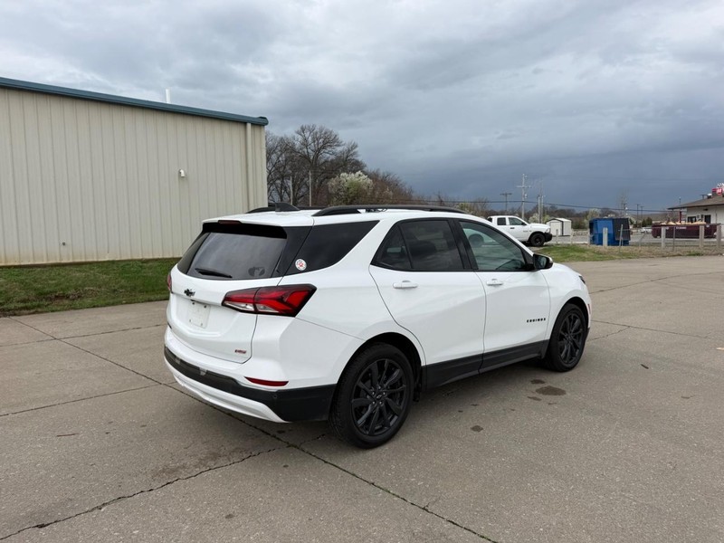 Chevrolet Equinox Vehicle Full-screen Gallery Image 3