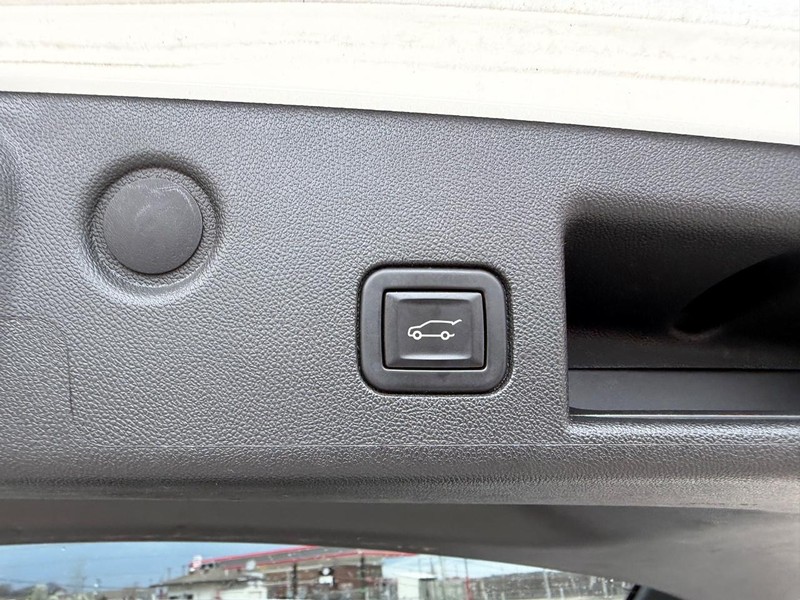 Chevrolet Equinox Vehicle Full-screen Gallery Image 6