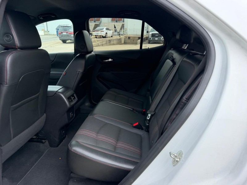 Chevrolet Equinox Vehicle Full-screen Gallery Image 8