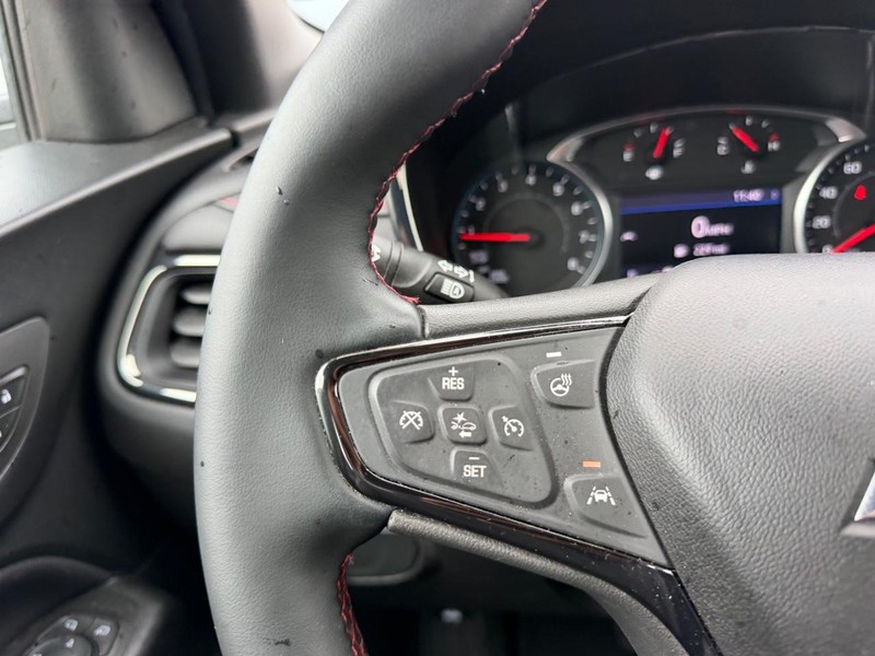 Chevrolet Equinox Vehicle Full-screen Gallery Image 11