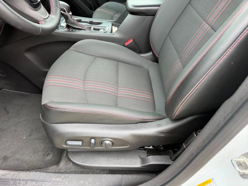 Chevrolet Equinox Vehicle Full-screen Gallery Image 18