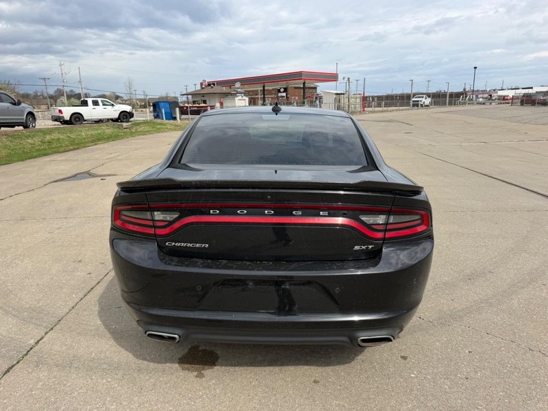 Dodge Charger Vehicle Full-screen Gallery Image 4