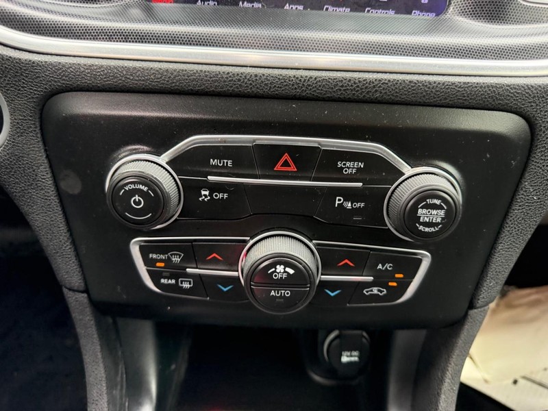 Dodge Charger Vehicle Full-screen Gallery Image 12