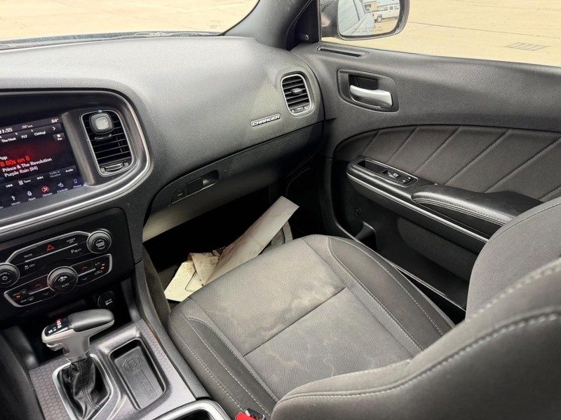 Dodge Charger Vehicle Full-screen Gallery Image 14