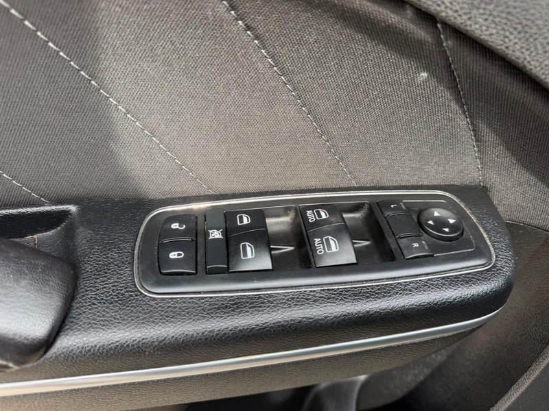 Dodge Charger Vehicle Full-screen Gallery Image 15