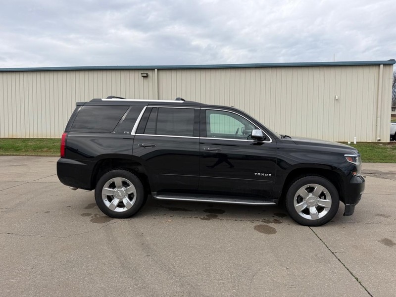 Chevrolet Tahoe Vehicle Full-screen Gallery Image 2
