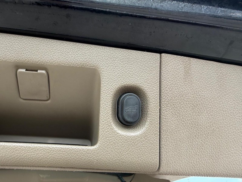 Chevrolet Tahoe Vehicle Full-screen Gallery Image 6