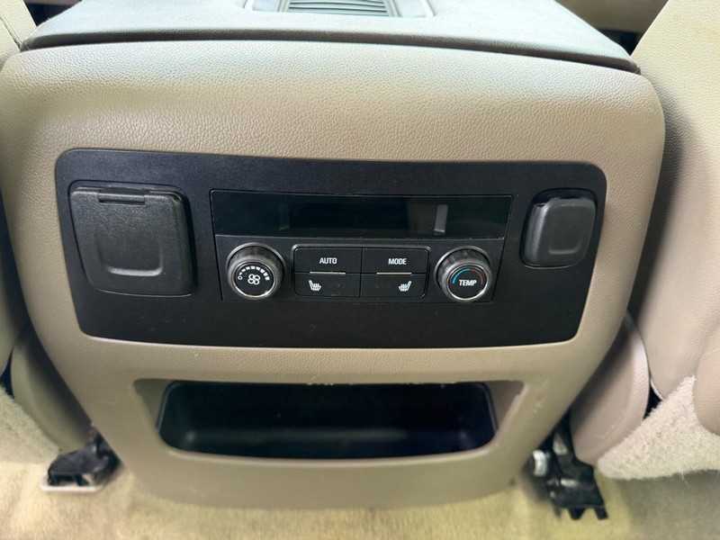 Chevrolet Tahoe Vehicle Full-screen Gallery Image 9