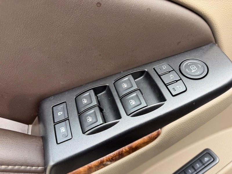 Chevrolet Tahoe Vehicle Full-screen Gallery Image 17