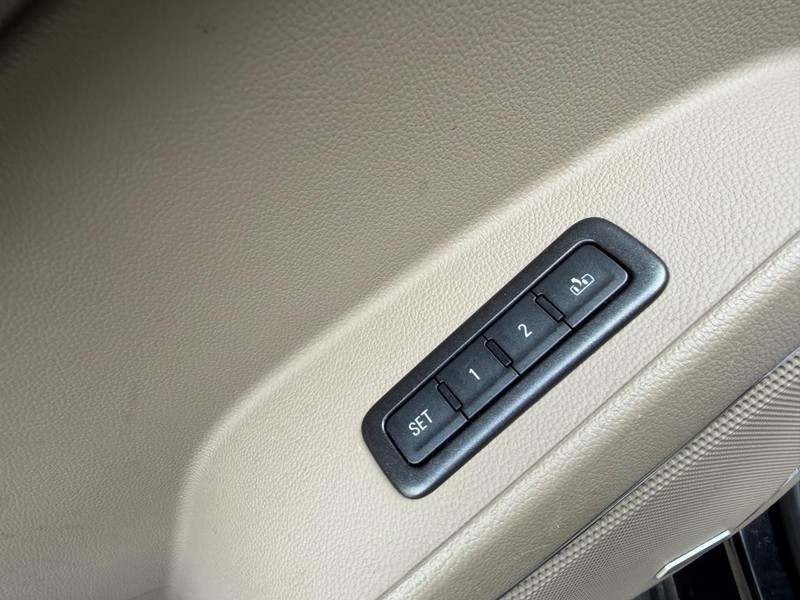 Chevrolet Tahoe Vehicle Full-screen Gallery Image 18