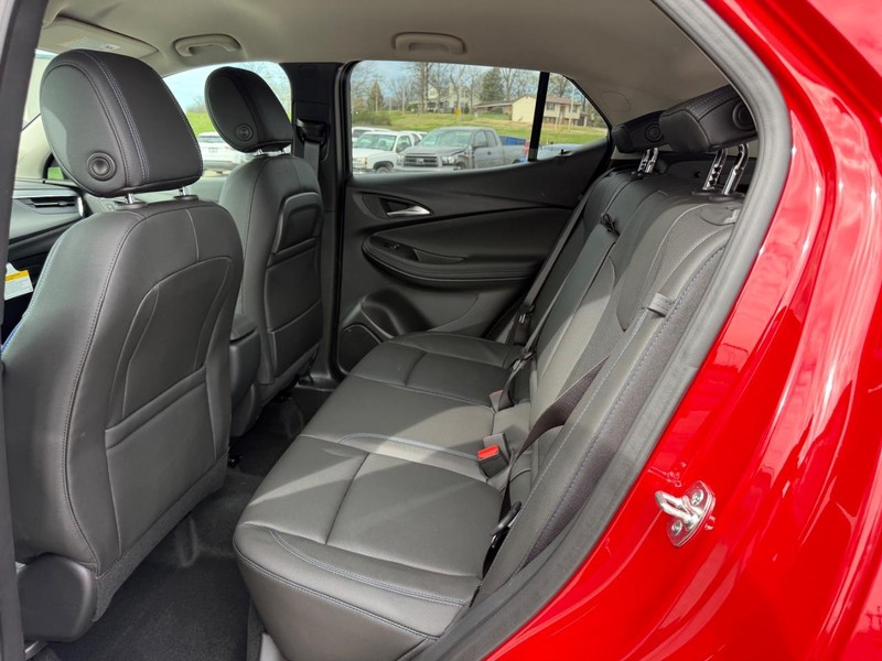 Buick Encore GX Vehicle Full-screen Gallery Image 8
