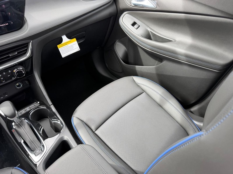 Buick Encore GX Vehicle Full-screen Gallery Image 16