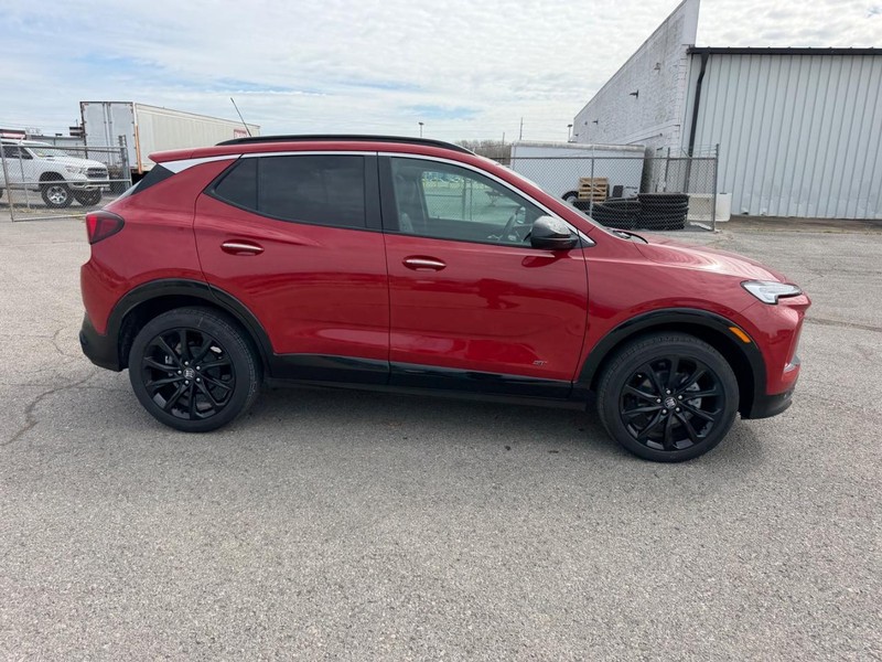 Buick Encore GX Vehicle Full-screen Gallery Image 2