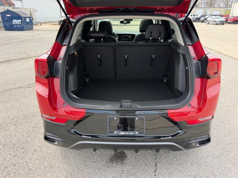 Buick Encore GX Vehicle Full-screen Gallery Image 5