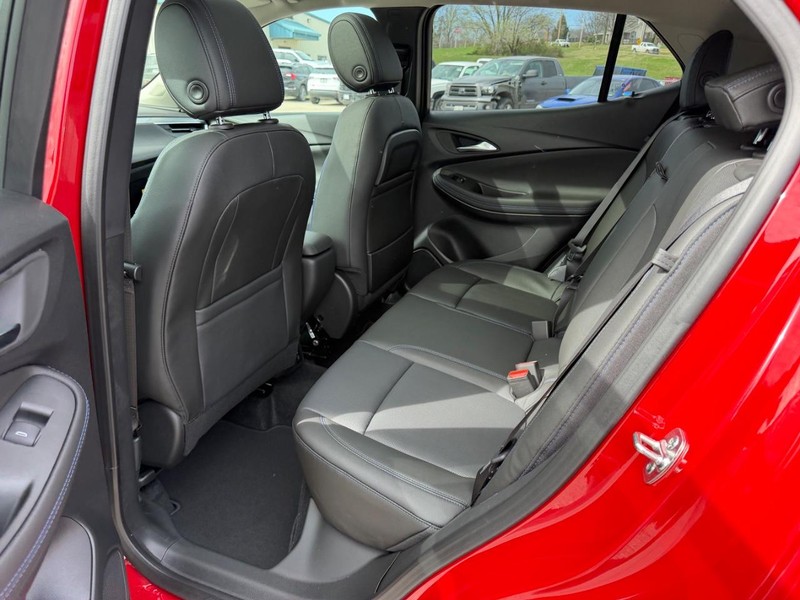 Buick Encore GX Vehicle Full-screen Gallery Image 7