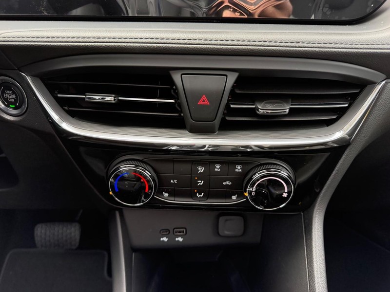 Buick Encore GX Vehicle Full-screen Gallery Image 14