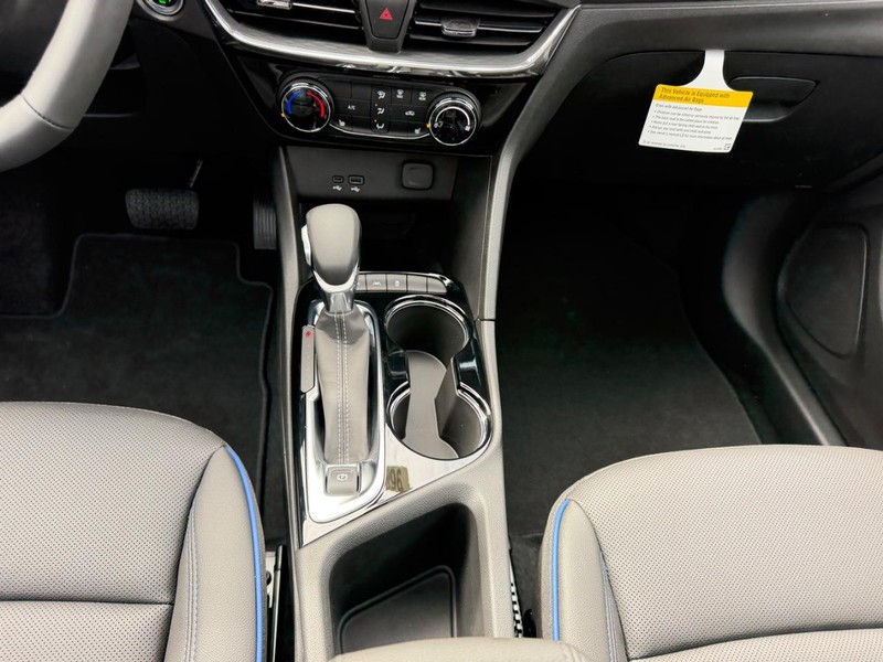 Buick Encore GX Vehicle Full-screen Gallery Image 15
