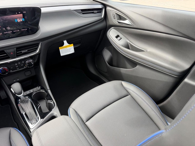 Buick Encore GX Vehicle Full-screen Gallery Image 16