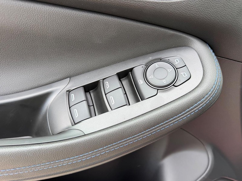 Buick Encore GX Vehicle Full-screen Gallery Image 17