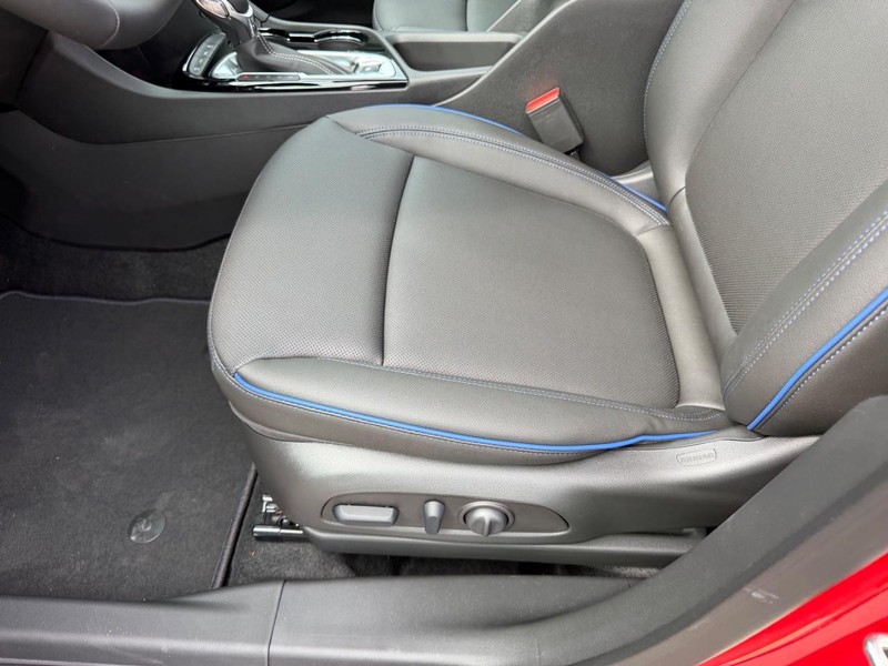 Buick Encore GX Vehicle Full-screen Gallery Image 18