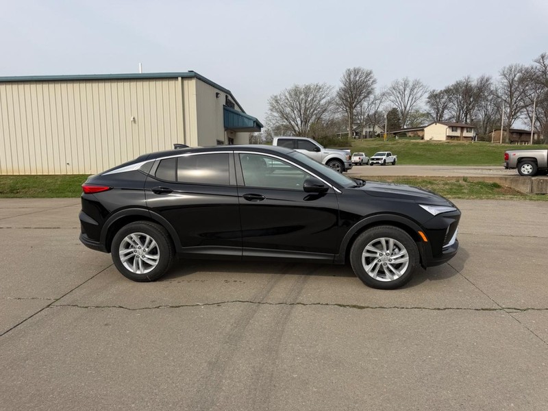 Buick Envista Vehicle Full-screen Gallery Image 2